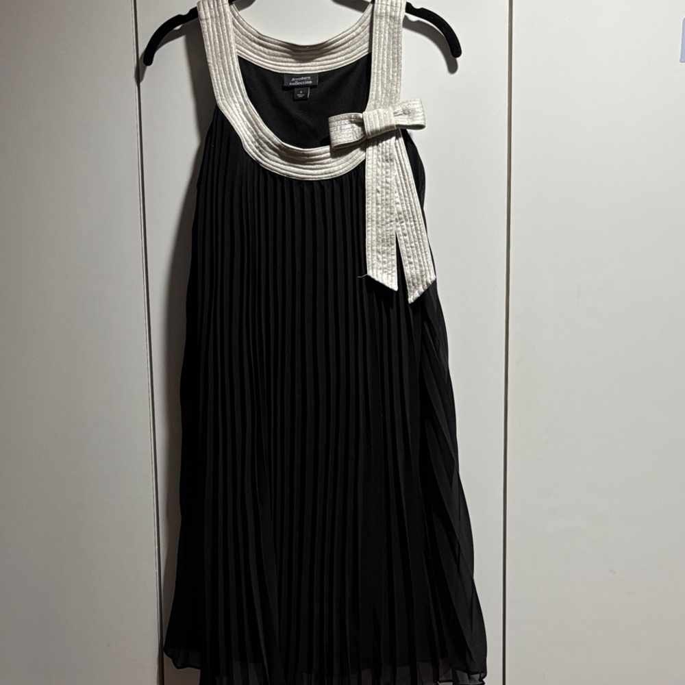 Dressbarn Elegant Black and Silver‎ Dress w/ bow accent size 4 cocktail flowy